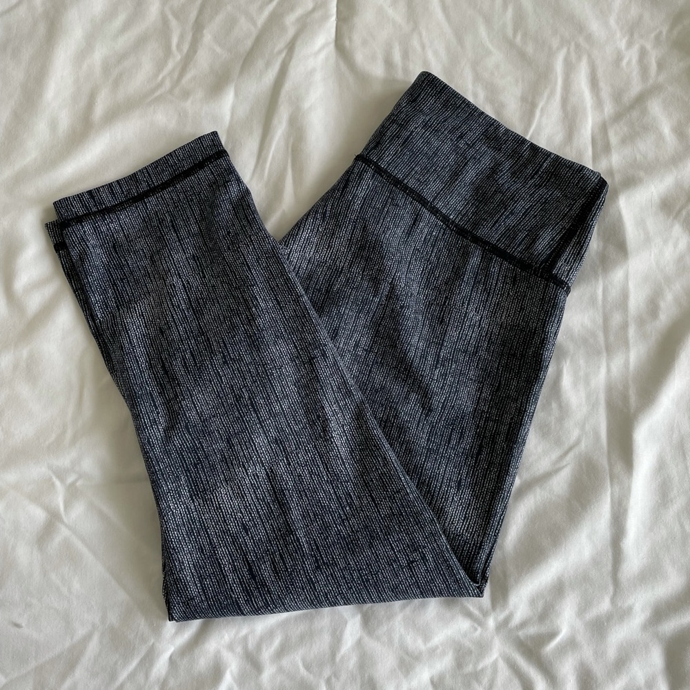 Lululemon Crop Leggings Grey Pattern Size 6